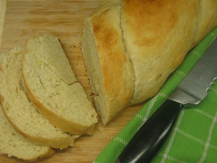 cut cardamom bread